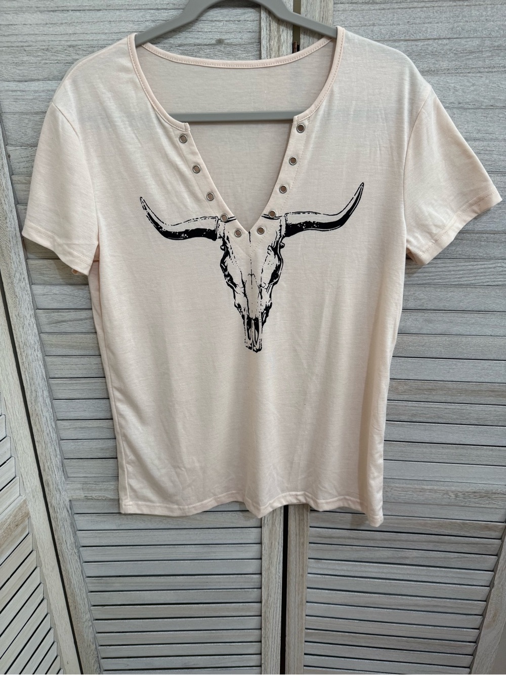 Cream Short Sleeve V-Neck Graphic Tee with Longhorn Skull